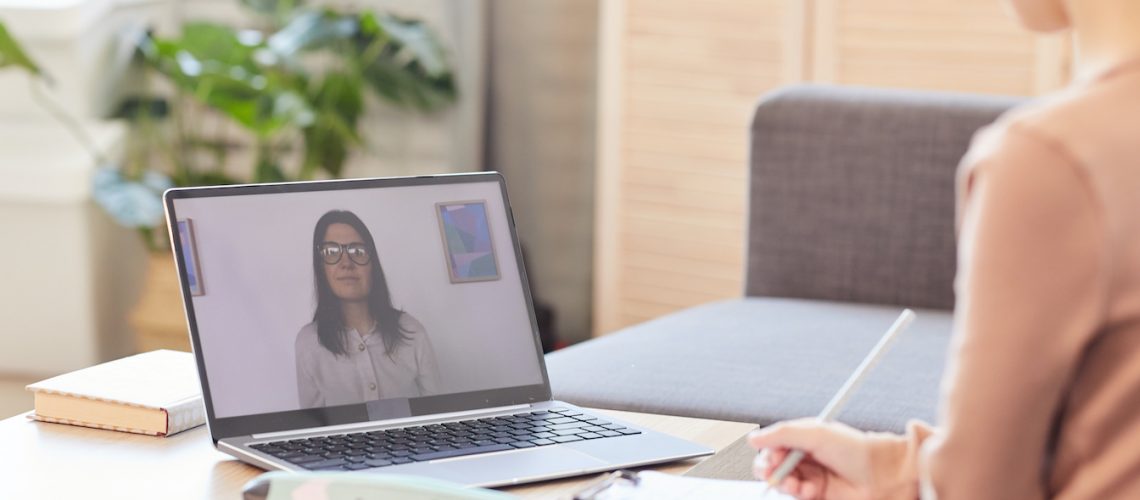 Lady on laptop